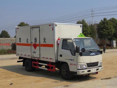 江特牌JDF5041XRQJ5型易燃?xì)怏w廂式運(yùn)輸車(chē)