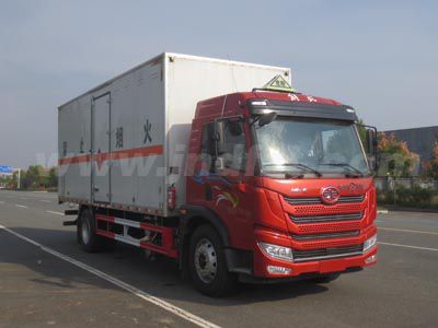 江特牌JDF5180XRYC6型易燃液體廂式運輸車