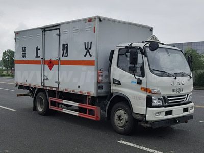 ?江特牌JDF5120XRYHFC6型易燃液體廂式運(yùn)輸車