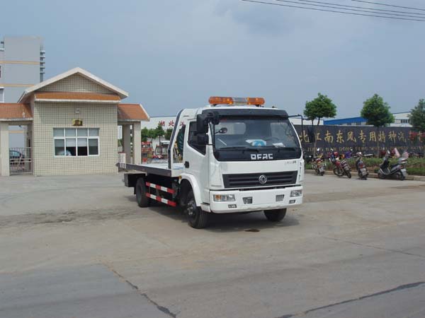 東風(fēng)多利卡加長(zhǎng)平板清障車